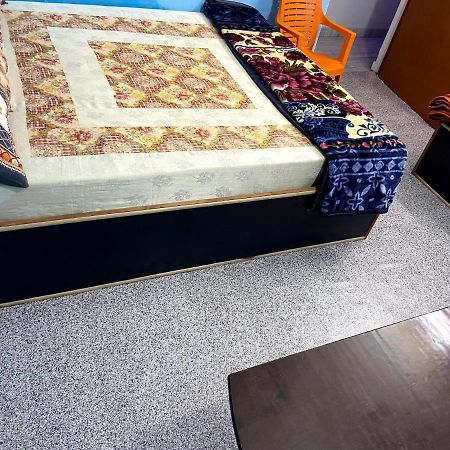 ורנאסי Garuda Guest House מראה חיצוני תמונה