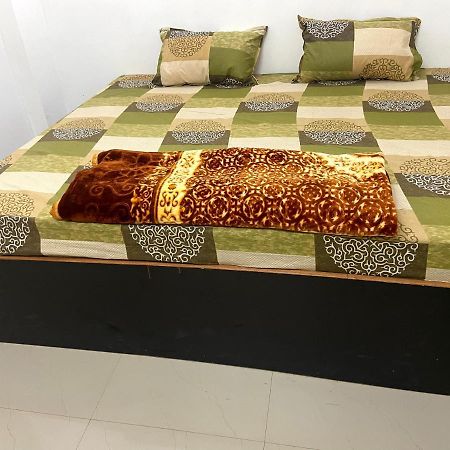 ורנאסי Garuda Guest House מראה חיצוני תמונה