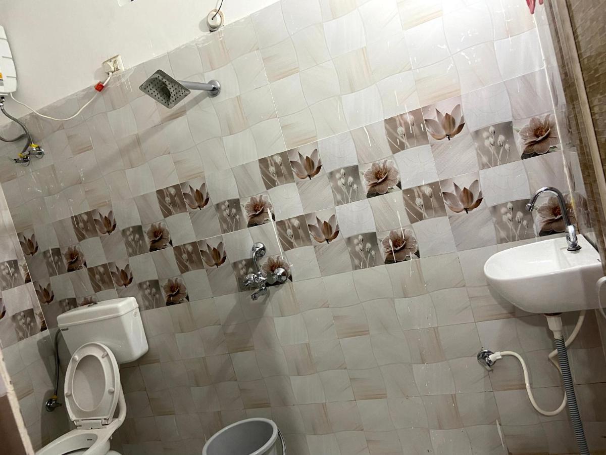ורנאסי Garuda Guest House מראה חיצוני תמונה