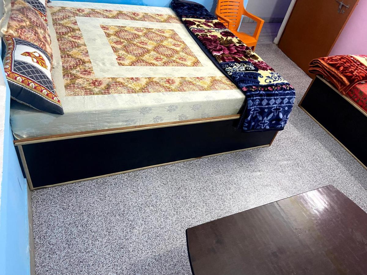 ורנאסי Garuda Guest House מראה חיצוני תמונה