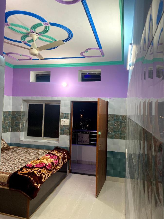 ורנאסי Garuda Guest House מראה חיצוני תמונה