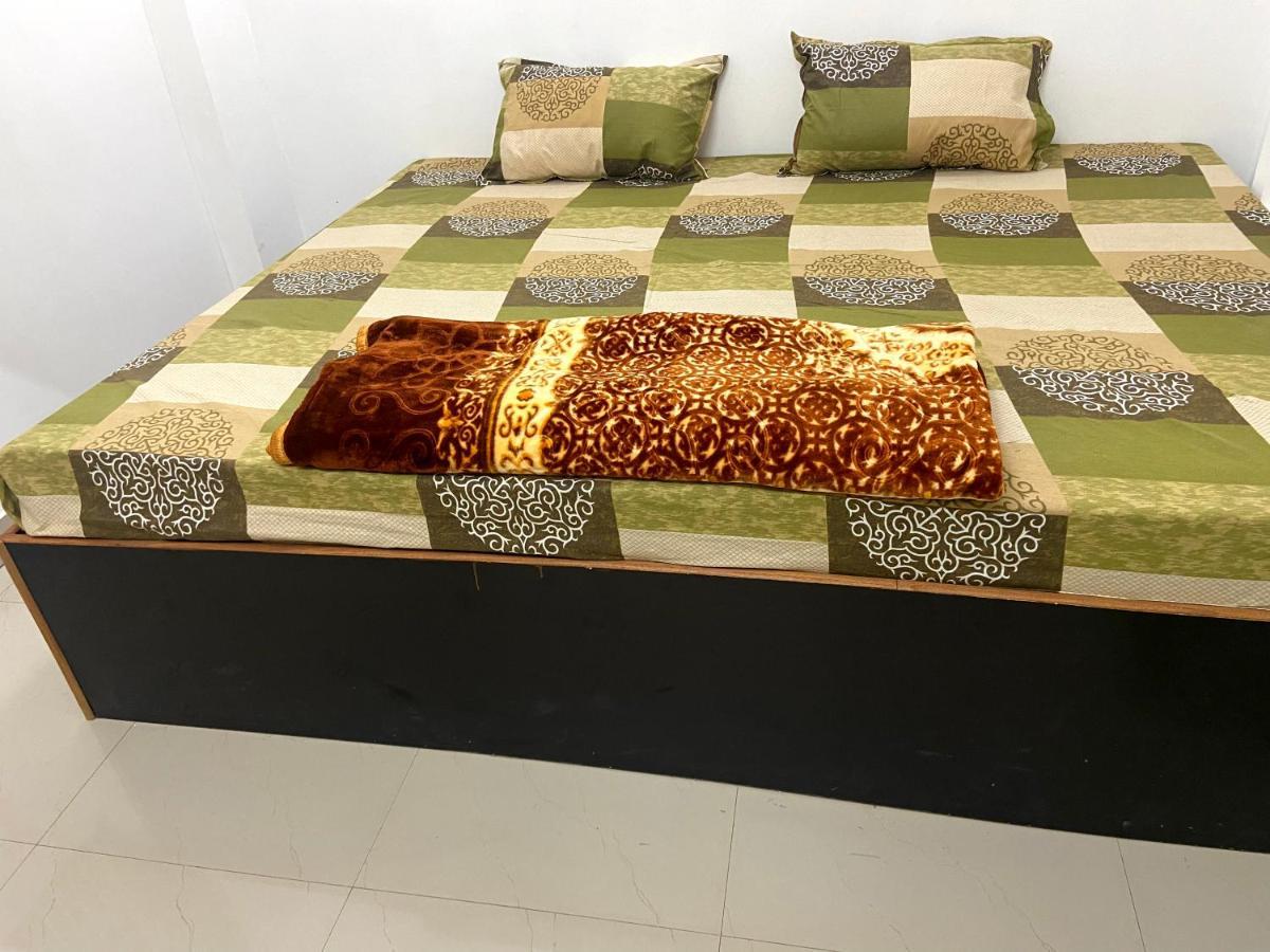 ורנאסי Garuda Guest House מראה חיצוני תמונה