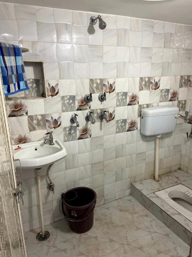 ורנאסי Garuda Guest House מראה חיצוני תמונה