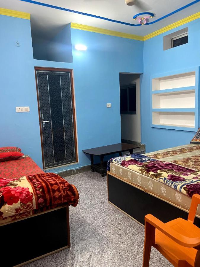 ורנאסי Garuda Guest House מראה חיצוני תמונה