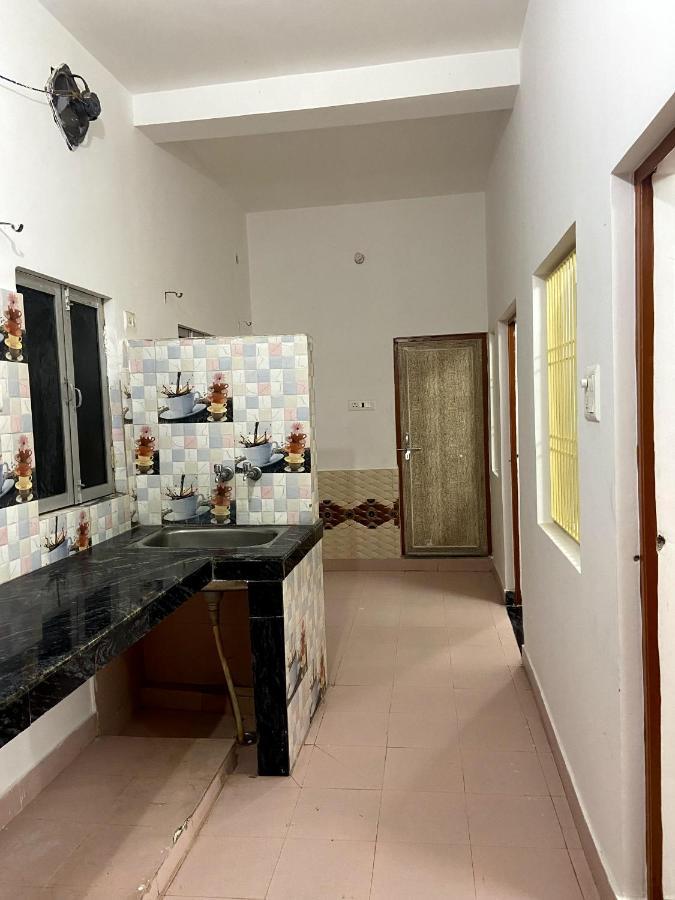 ורנאסי Garuda Guest House מראה חיצוני תמונה