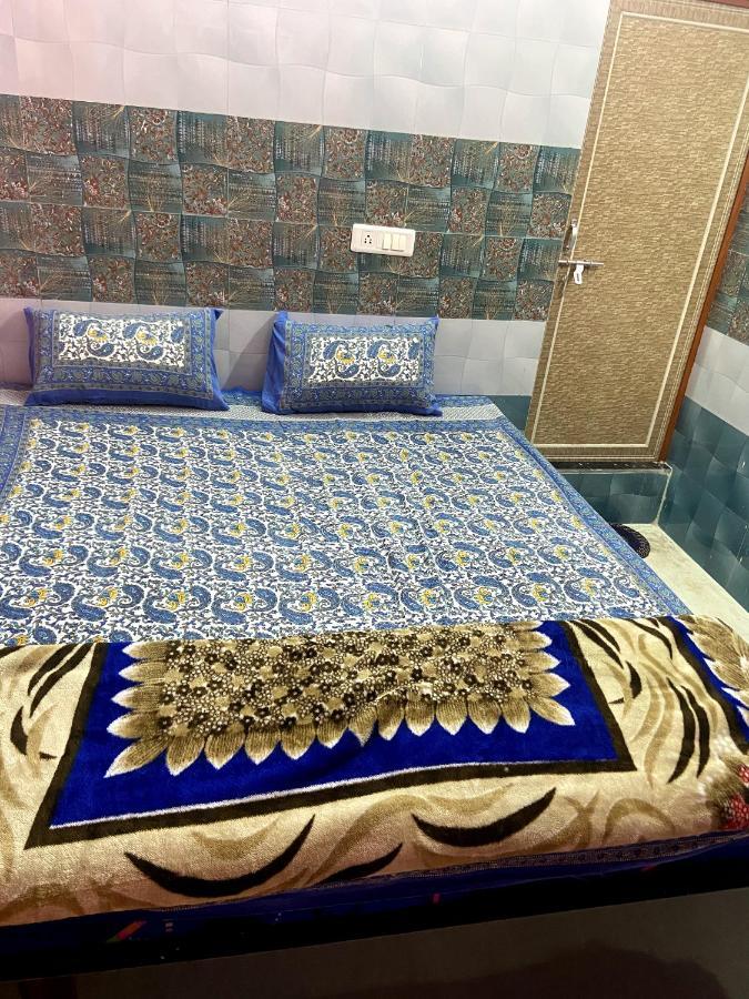 ורנאסי Garuda Guest House מראה חיצוני תמונה