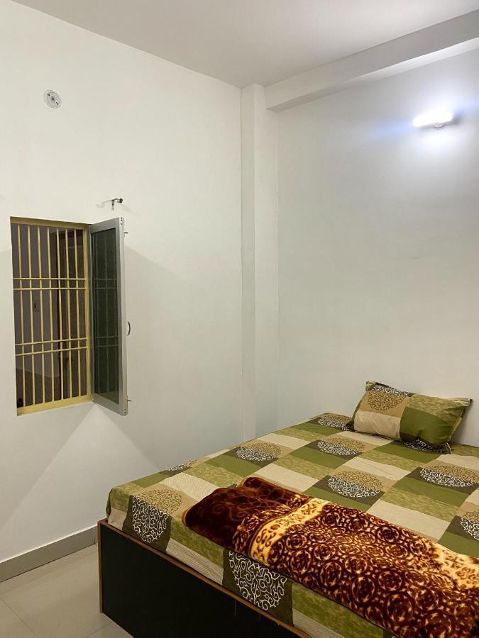 ורנאסי Garuda Guest House מראה חיצוני תמונה