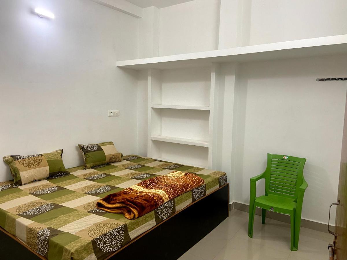 ורנאסי Garuda Guest House מראה חיצוני תמונה